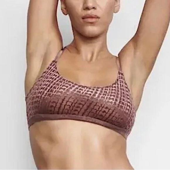 SKIMS
Wireless Velvet Scoop Bra - Chestnut - Picture 3 of 11